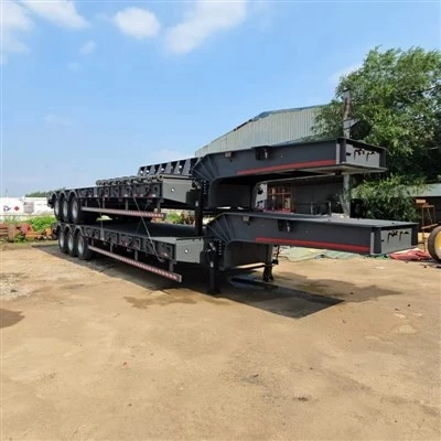Ausziehbarer Sattelauflieger mit Containerchassis